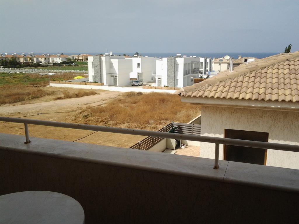Artemis Karas Holidays Apartment Paralimni Room photo