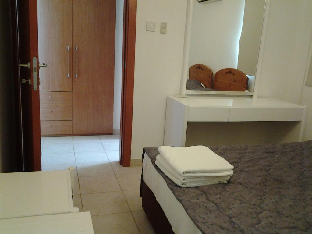 Artemis Karas Holidays Apartment Paralimni Room photo