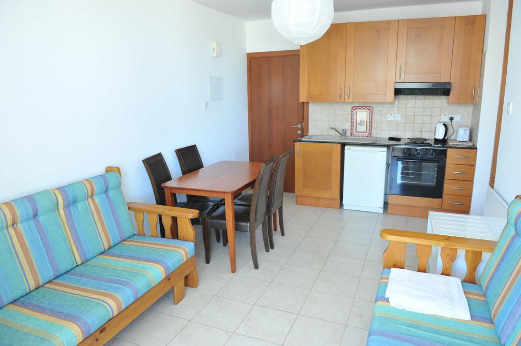 Artemis Karas Holidays Apartment Paralimni Exterior photo